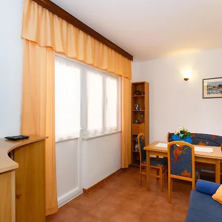Apartment Vrsek Vrbnik (Primorje-Gorski Kotar)